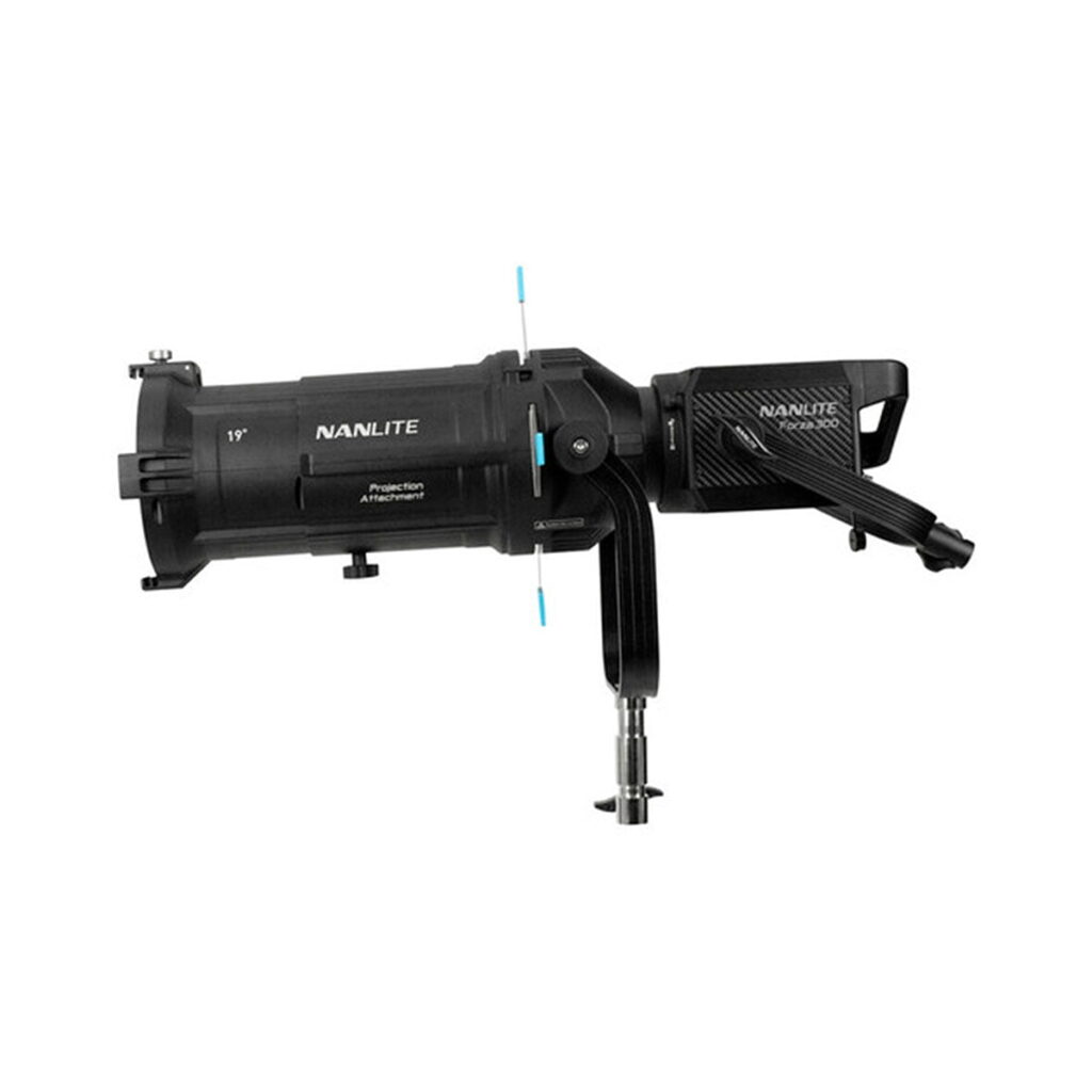NANLITE_PJ-BM-19_Projector_Mount_for_Bowens_mount_w_19_lens_003 NANLITE PJ-BM-19 -projektorikiinnike Bowens-kiinnikkeelle 19°-objektiivilla sisältää mustan sylinterimäisen rungon, kiinnityskannattimen ja kahvan valkoista taustaa vasten.
