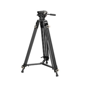 SmallRig 3751 Heavy-Duty Fluid Head Tripod AD-01 on musta, ammattikäyttöön tarkoitettu kolmijalka, jossa on säädettävät jalat, nestepää, kahva ja lukitusmekanismi.