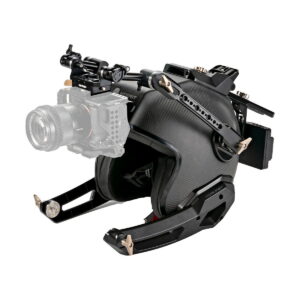 Tilta_Hermit_POV_Camera_Support_Helmet_V-Mount_004 Tilta Hermit POV Camera Support Helmet (M, V-Mount) on musta, huipputekninen kypäräteline, jossa on integroidut kamerakiinnikkeet ja kiskot handsfree-kuvausta varten. Siinä on tukeva, monimutkainen kokoonpano, joka tukee turvallisesti useita komponentteja.