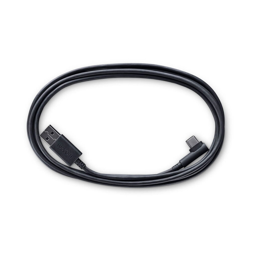 Wacom Intuos Pro Medium Piirtolevy sisältää mustan kierrekaapelin, jonka toisessa päässä on USB-A-liitin ja toisessa päässä USB-C-liitin, kuvassa valkoista taustaa vasten.