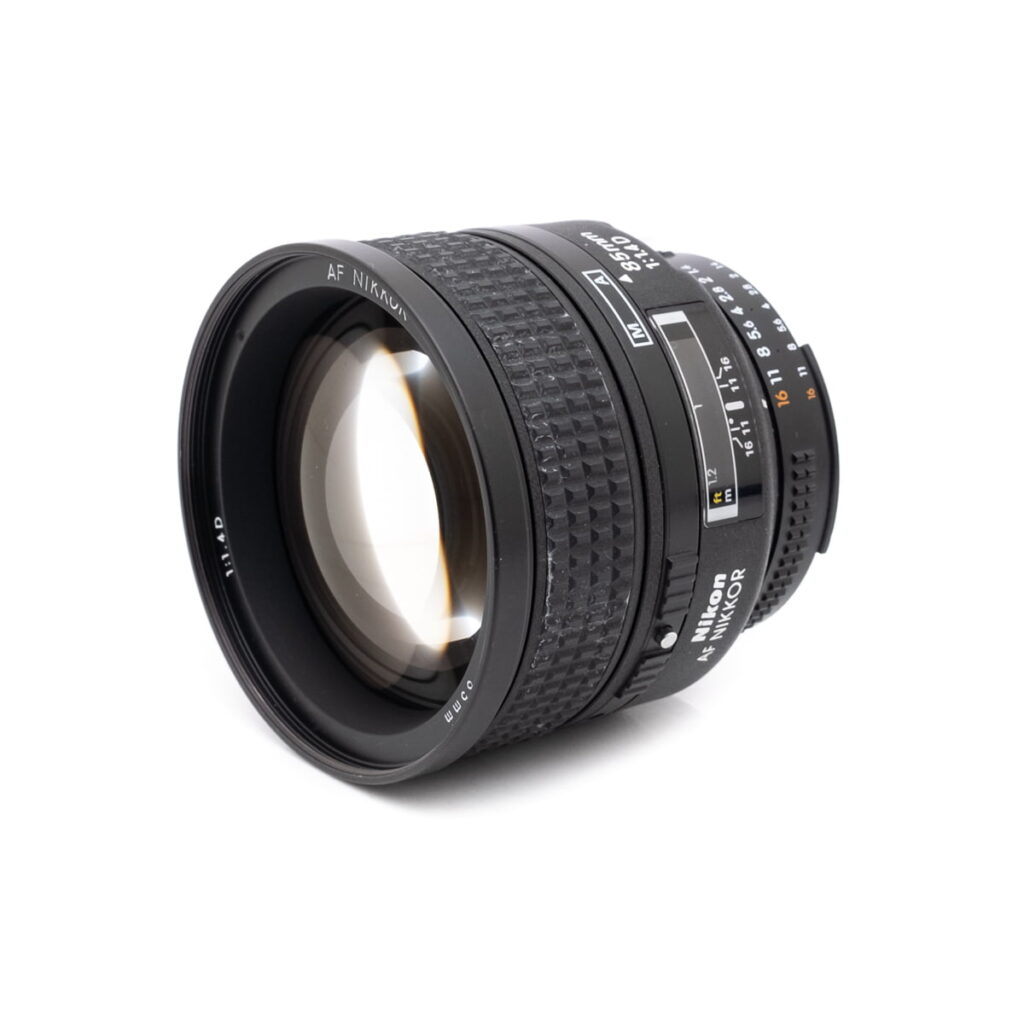 nikon_af85-2 Nikon AF Nikkor 85mm f/1.4 D - Käytetty