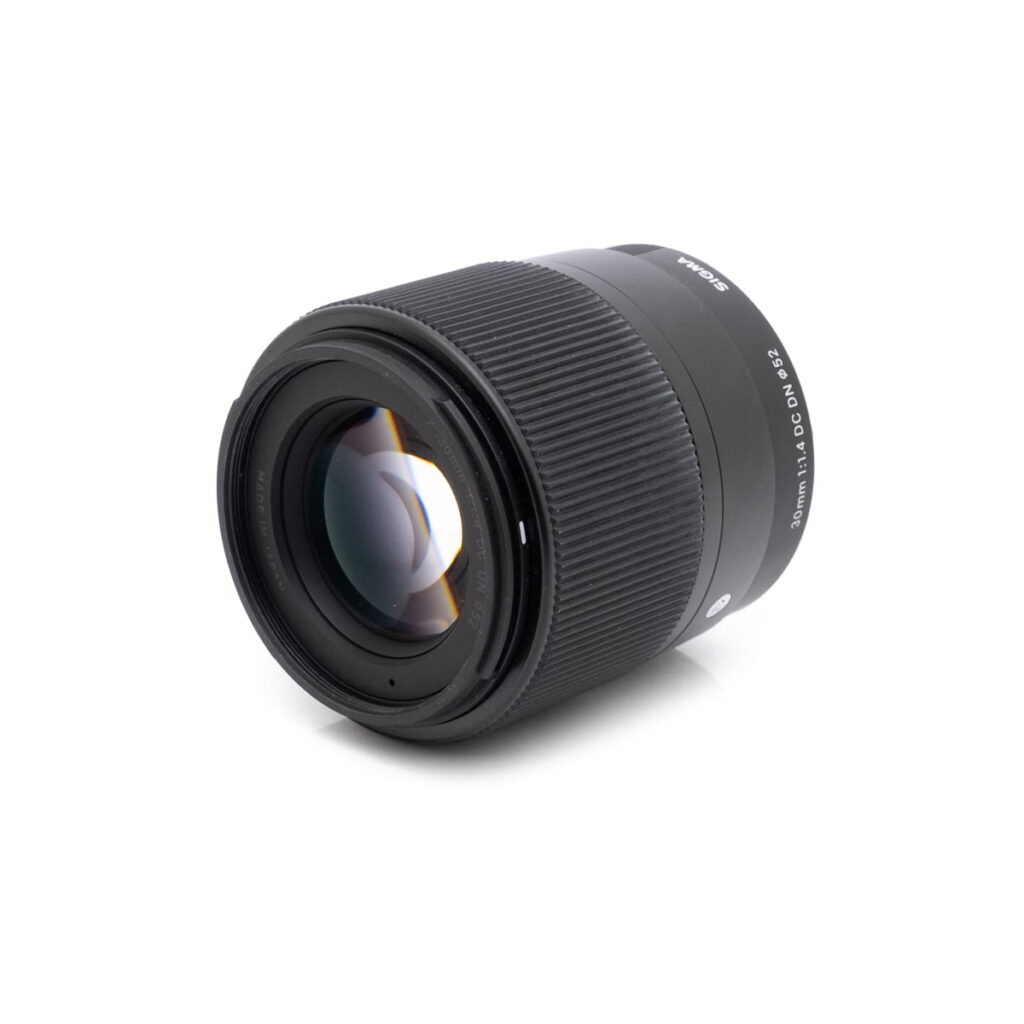 sigma_30-2 Sigma 30mm f/1.4 DC DN C MFT - Käytetty