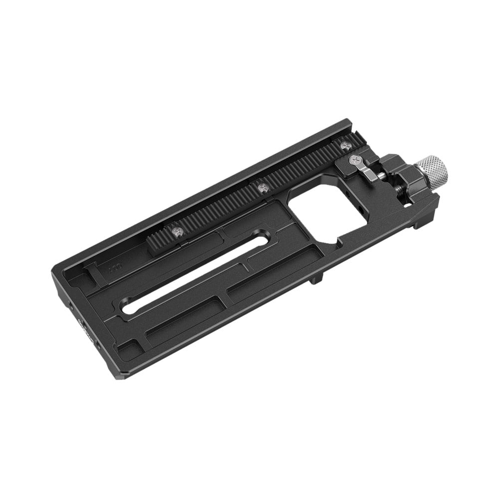 smallrig-3061-QR-Plate-for-Ronin-03 SmallRig 3061 QR-levy Ronin RS2/RSC2:lle on musta metallinen pikakiinnityslevy, jossa on lovettu säätökisko, liukumekanismi ja hopeinen kiristysnuppi, joka on suunniteltu kameroiden kiinnittämiseen jalustoihin.