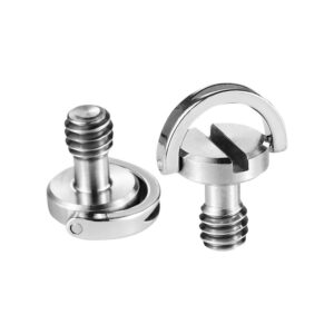 smallrig_838_fixing_screw Kaksi SmallRig 838 1/4" pikakiinnitysruuvia kameran kiinnittämiseen, joissa on urainen pää ja taitettavat D-renkaat, näytetään useista eri kuvakulmista valkoisella pohjalla.