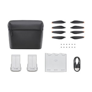 DJI_Mini_3_Pro_Fly_More_Kit_001 DJI Mini 3 Pro Fly More Kit sisältää mustan kantolaukun, 8 potkurin lavaa, 12 pientä ruuvia, 2 akkua, latauskeskittimen ja USB-kaapelin, jotka kaikki näkyvät valkoisella pohjalla.