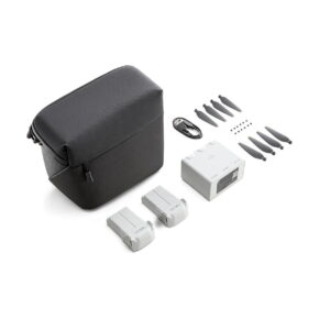 DJI_Mini_3_Pro_Fly_More_Kit_002 The DJI Mini 3 Pro Fly More Kit includes a black carrying case, two grey batteries, a charging hub, a USB cable, six propellers and small screws - all on a white background.
