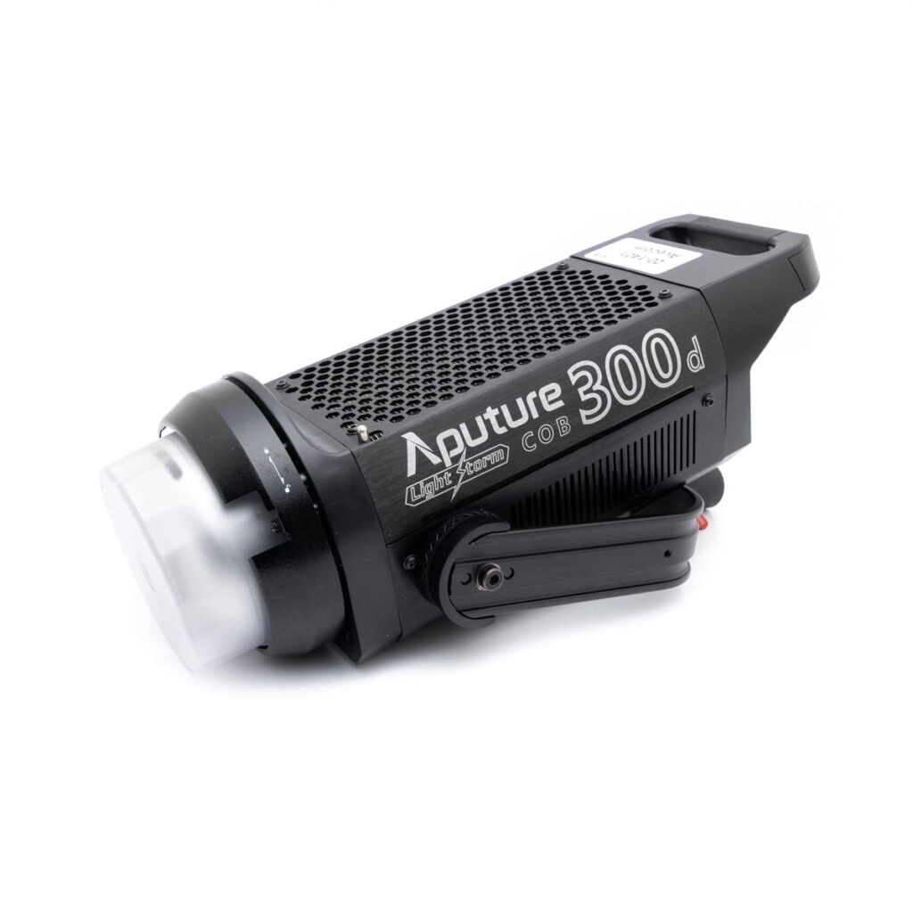 aputure_cob-300d Aputure Light Storm COB-300D led (sis.ALV24%) - Käytetty