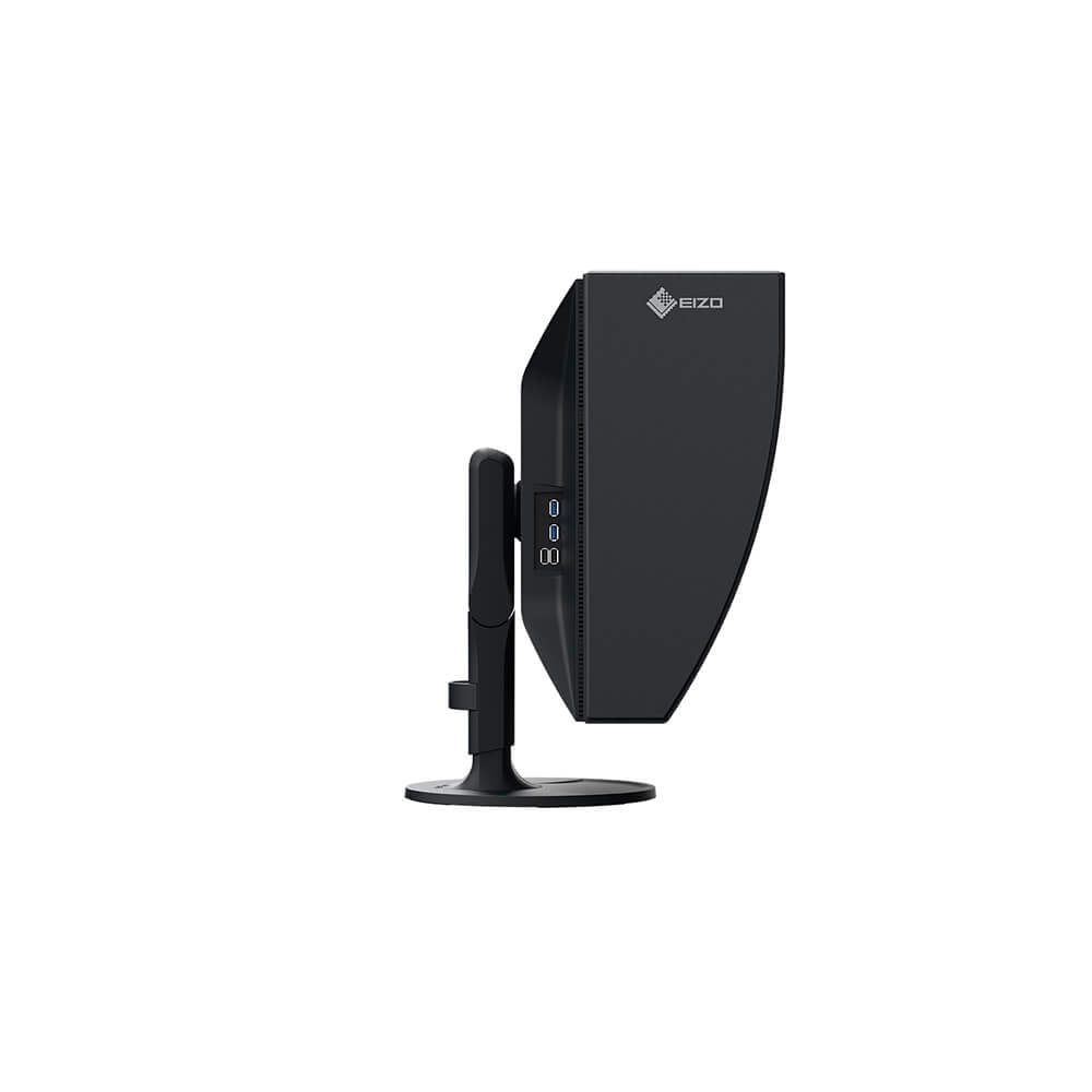eizo_cg2700s_01 Musta Eizo 27" ColorEdge CG2700S -monitori näkyy sivukuvassa jalustallaan, ja sen ohut profiili ja kaksi USB-porttia korostuvat sivussa valkoista taustaa vasten.