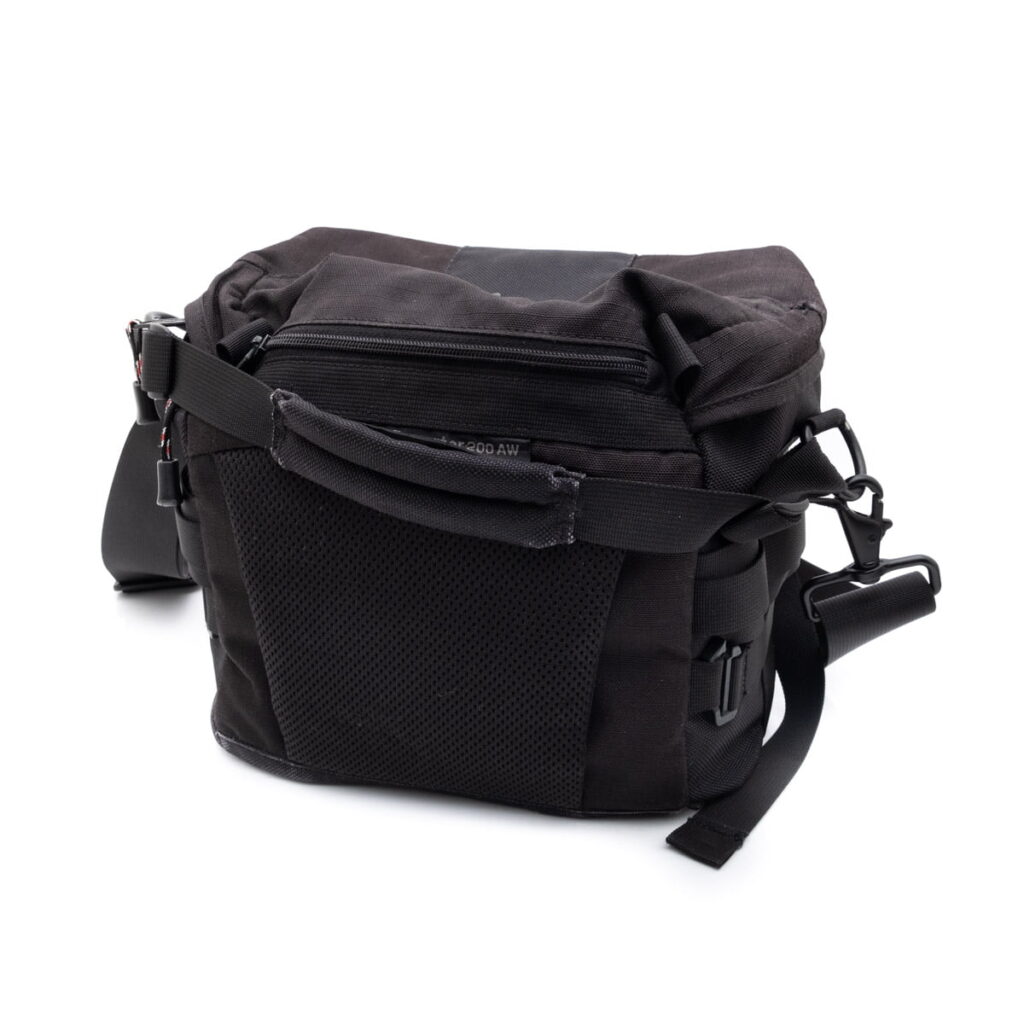 lowepro_laukku_1-2 Lowepro Stealth Reporter 200 AW (sis.ALV24%) - Käytetty