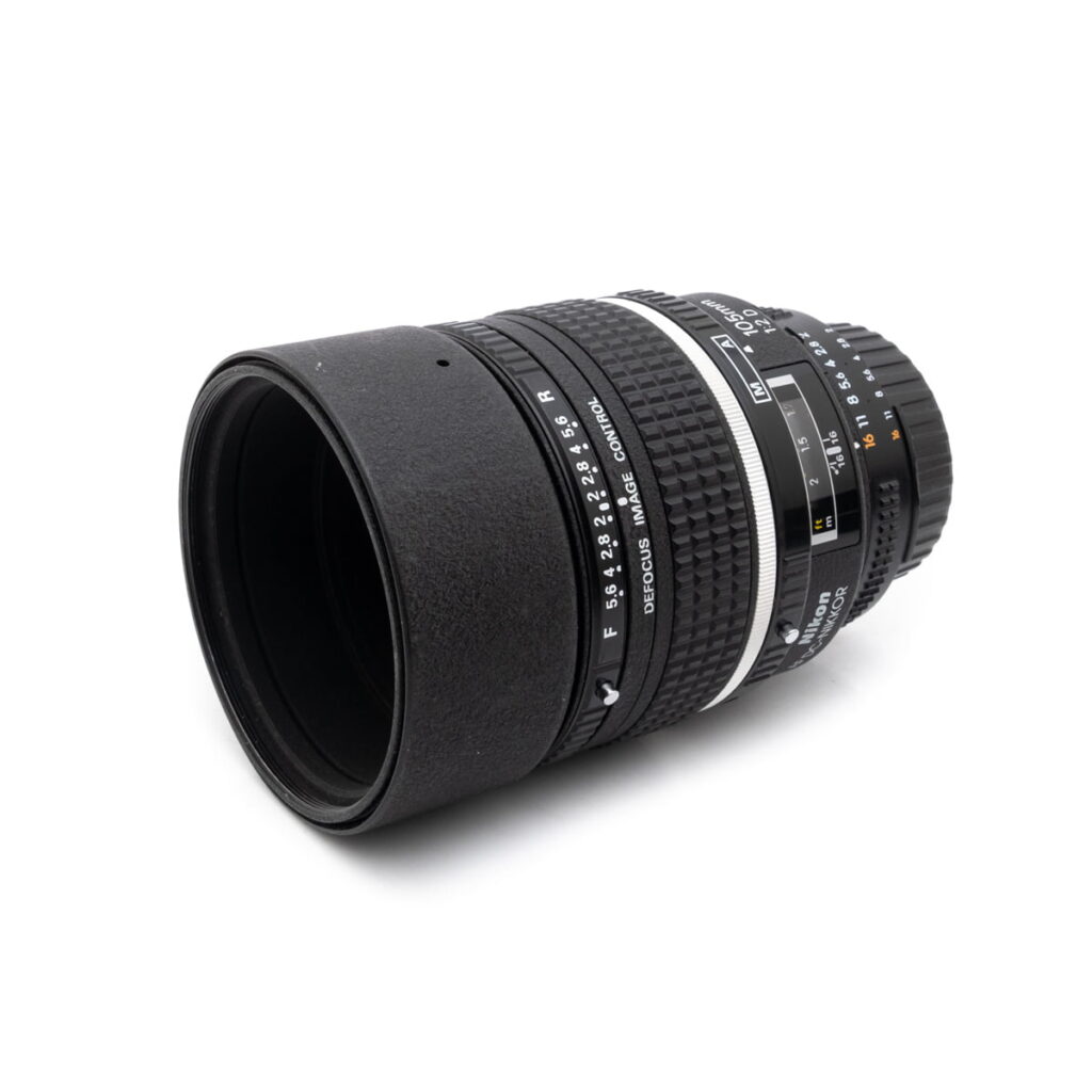 nikon_105-2 Nikon AF DC-Nikkor 105mm f/2 D (sis.ALV24%) - Käytetty