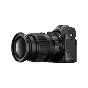 Nikon Z5 + Nikkor Z 24-70mm f/4 Järjestelmäkamerat