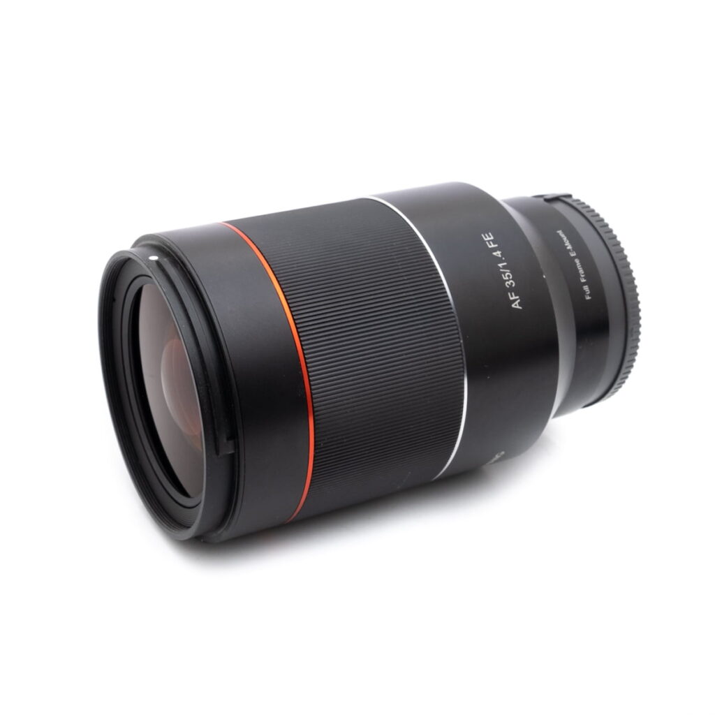 samyang_35-2 Samyang AF 35mm f/1.4 Sony FE (sis.ALV24%) - Käytetty