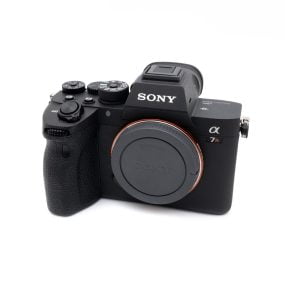 Sony A7R IVa (SC 13750, Kunto K4.5, Takuu 24kk) – Käytetty Käytetyt kamerat
