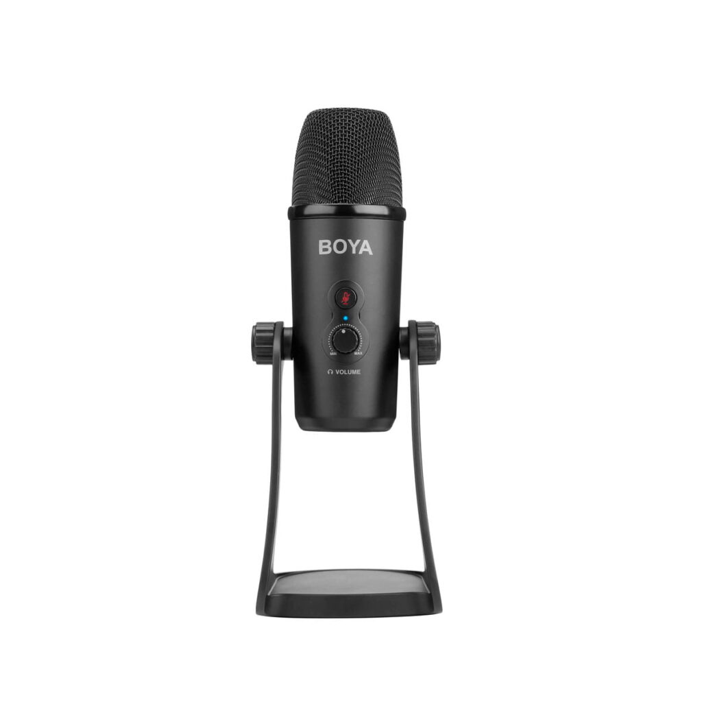 BOya-BY-Pm700 Musta Boya BY-PM700 USB kondensaattorimikrofoni, jossa on verkkopäällinen, äänenvoimakkuuden säädin, mykistyspainike ja merkkivalo, on asennettu jalustalle valkoista taustaa vasten.