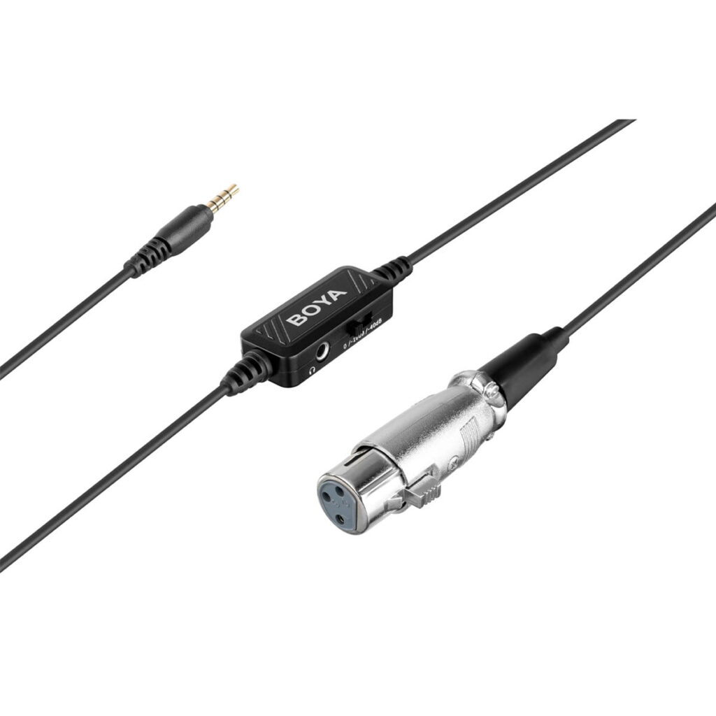 Boya-BY-BCA6-1 Boya BY-BCA6 XLR - 3,5 mm TRRS -sovitin on esitetty valkoisella pohjalla, ja siinä on 3,5 mm:n liitin, in-line-ohjauskotelo ja XLR-liitin.