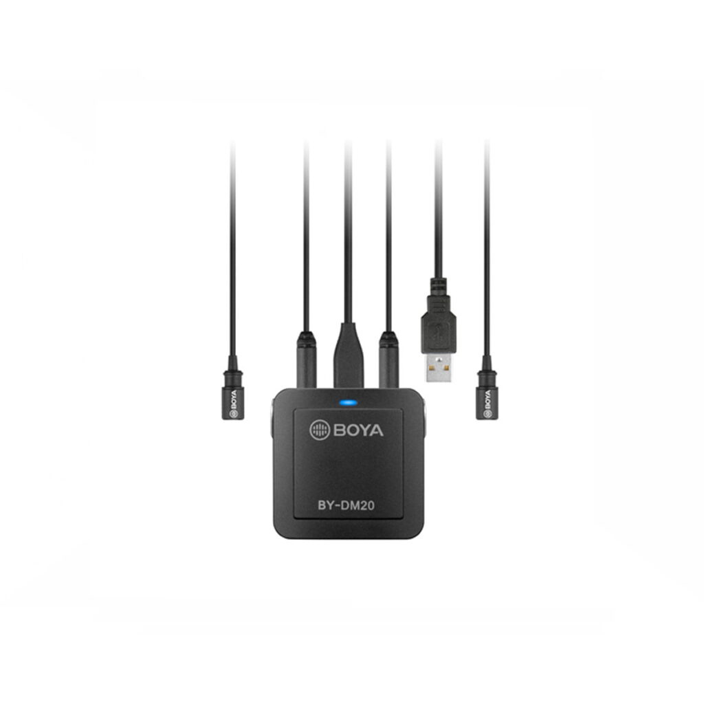 Boya-BY-DM20 Musta Boya BY-DM20 Dual Lavalier -mikrofoni, johon on liitetty kolme kaapelia - kaksi lavalier-mikrofonia ja yksi USB-liitin - valkoista taustaa vasten.