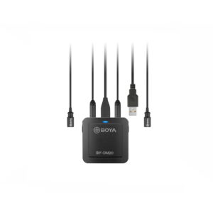 Boya-BY-DM20 Musta Boya BY-DM20 Dual Lavalier -mikrofoni, johon on liitetty kolme kaapelia - kaksi lavalier-mikrofonia ja yksi USB-liitin - valkoista taustaa vasten.