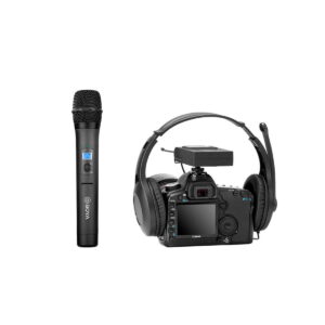 Boya-BY-WHM8-Pro-3 Langaton BOYA Mikrofoni BY-WHM8 Pro -käsimikrofoni ja DSLR-kamera, jossa on kiinnitetyt kuulokkeet ja asennettu vastaanotin, eristettynä valkoisella taustalla.