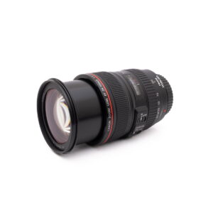 Canon 124-105mm f4-2 Käytetty RodeCaster Pro (Kunto K5, Takuu 6kk) -äänimikseri, joka on esitetty vinosti valkoisella pohjalla ja jossa on merkittyjä säätimiä, tyylikäs musta muotoilu ja useita tuloja.