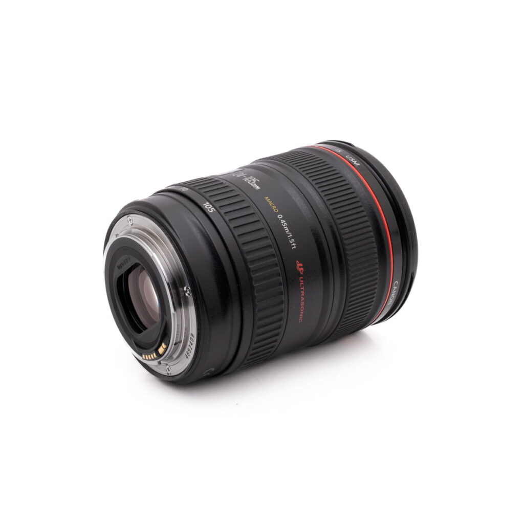 Canon 124-105mm f4-3 RodeCaster Pro (Kunto K5, Takuu 6kk) - Käytetty äänimikseri näkyy valkoisella pohjalla, ja sen etupaneeli ja säätönupit ovat näkyvissä.