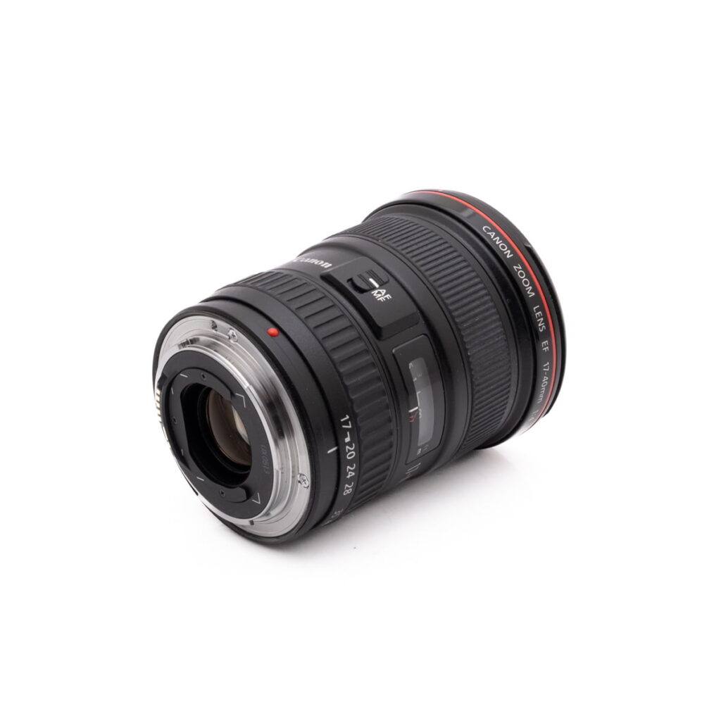 Canon 17-40mm f4-3 Käytetty RodeCaster Pro (Kunto K5, Takuu 6kk) valkoisella pohjalla, jossa ohjauspaneeli ja liitäntäportit näkyvät.