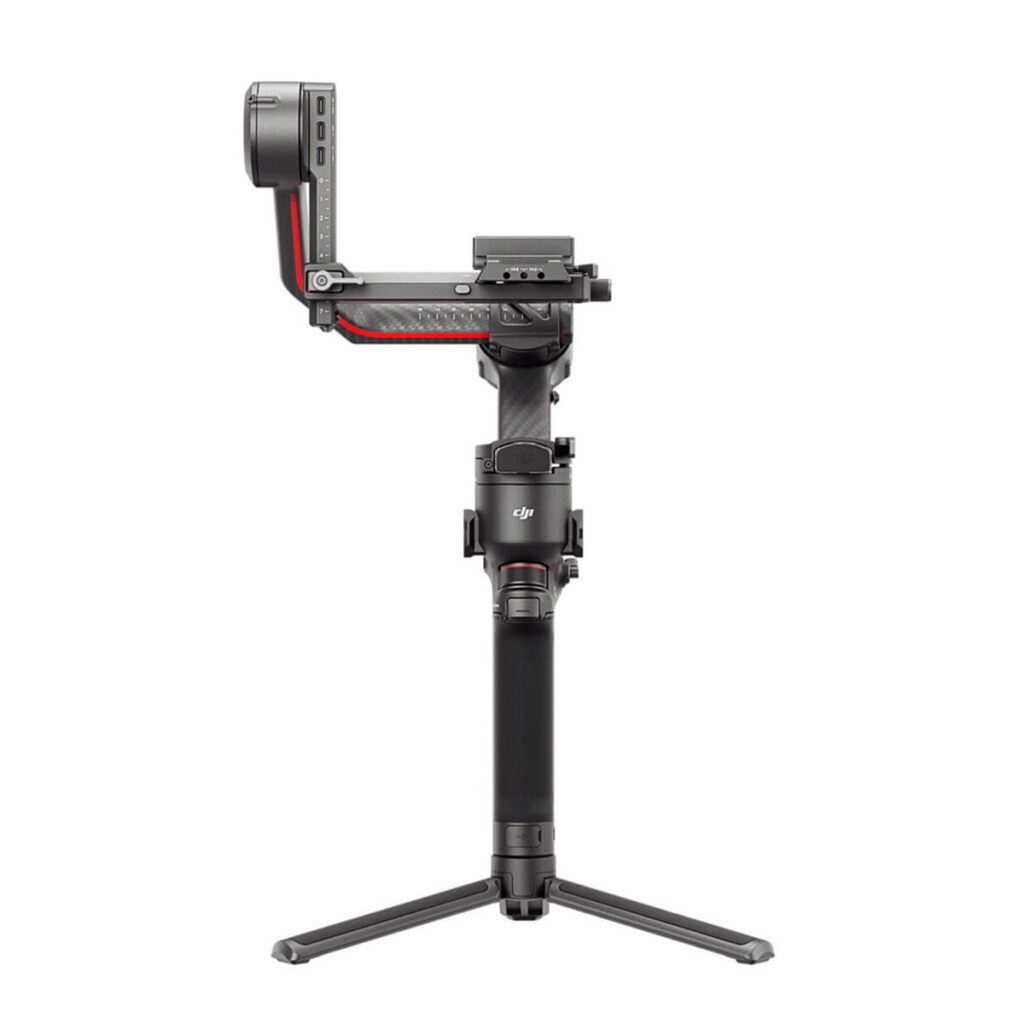 DJI-RS3-Pro-2 DJI RS 3 Pro -gimbaali on musta käsikameran gimbaalivakaaja, jossa on jalusta, pystyvarsi ja useita säätönuppeja ja joka on suunniteltu vakaaseen videokuvaukseen.
