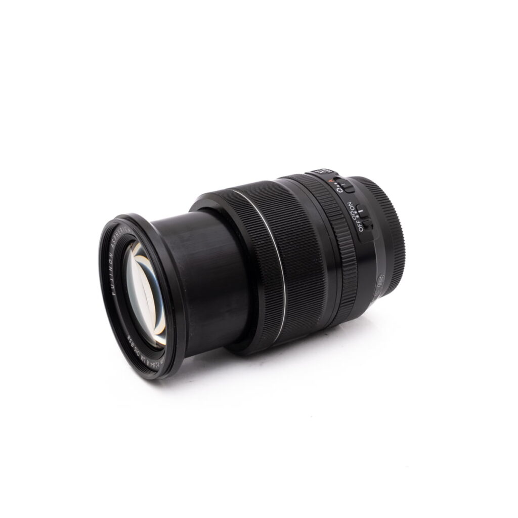 Fujinon 56mm f2.8-4-2 Canon Speedlite 430EX - Käytetty salamalaite kuvattuna kulmassa valkoisella pohjalla, jossa on näkyvissä eri asetusten ohjauspainikkeet ja kytkimet.
