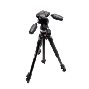 Manfrotto 190XB ja 804RC2 jalusta-2 Canon Speedlite 430EX - Käytetty, esillä valkoisella taustalla. Tämä käytetty salamalaite tarjoaa luotettavan suorituskyvyn, helppokäyttöiset säätimet ja säädettävät asetukset parempaan valokuvaukseen.