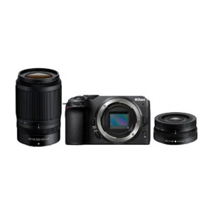Nikon-Z30-kit-3 The photo shows a Nikon Z30 camera with a Nikkor Z DX 16-50mm f/3.5-6.3 VR lens on the right and a Nikkor Z DX 50-250mm f/4.5-6.3 VR telephoto zoom lens on the left, all against a white background.