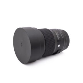 Sigma 20mm f1.4 Canon-2 Olympus OM-D E-M1X (SC 460) - The camera used is shown horizontally with a black lens and backlight protection on a white background.