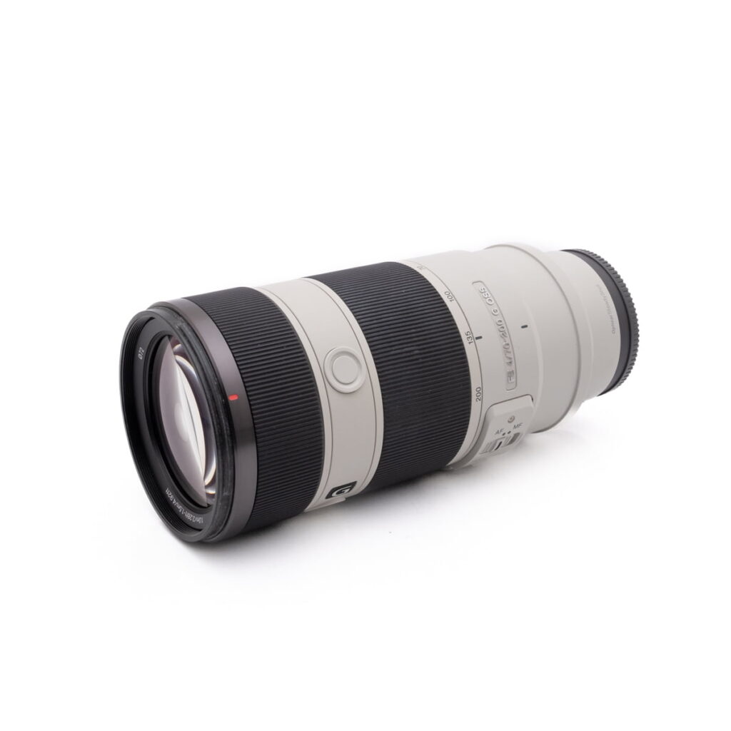 Sony 70-200mm f4-2 Käytetty RodeCaster Pro (Kunto K5, Takuu 6kk) -äänimikseri lepää valkoisella pinnalla, jossa on säätönupit, painikkeet, selkeät merkinnät ja joukko tulovaihtoehtoja.