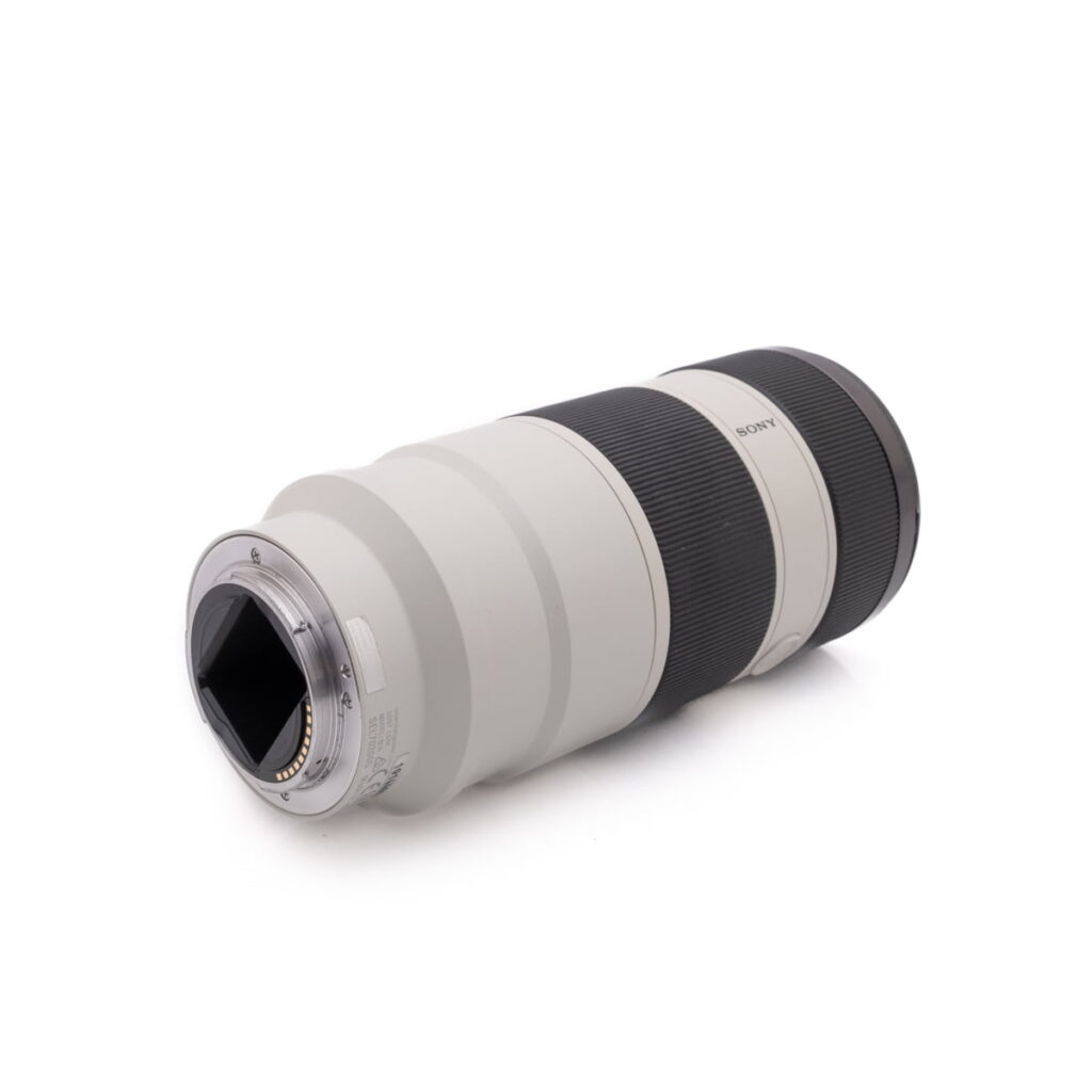 Sony 70-200mm f4-3 Käytetty RodeCaster Pro (Kunto K5, Takuu 6kk) -äänimikseri on kuvattu valkoisella pohjalla kyljellään siten, että ohjauspaneeli on eteenpäin.