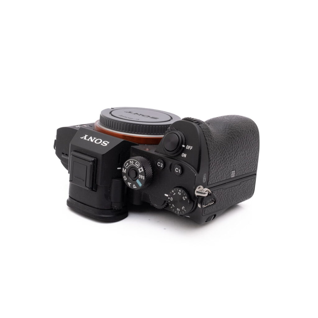 Sony A7RIII-4 Fujinon XF 50-140mm f/2.8 OIS WR - Käytetty -objektiivi on kuvattu ylhäältä päin, jolloin zoomausrengas, säätömerkinnät ja kiinnityspää korostuvat ilman kameraa.