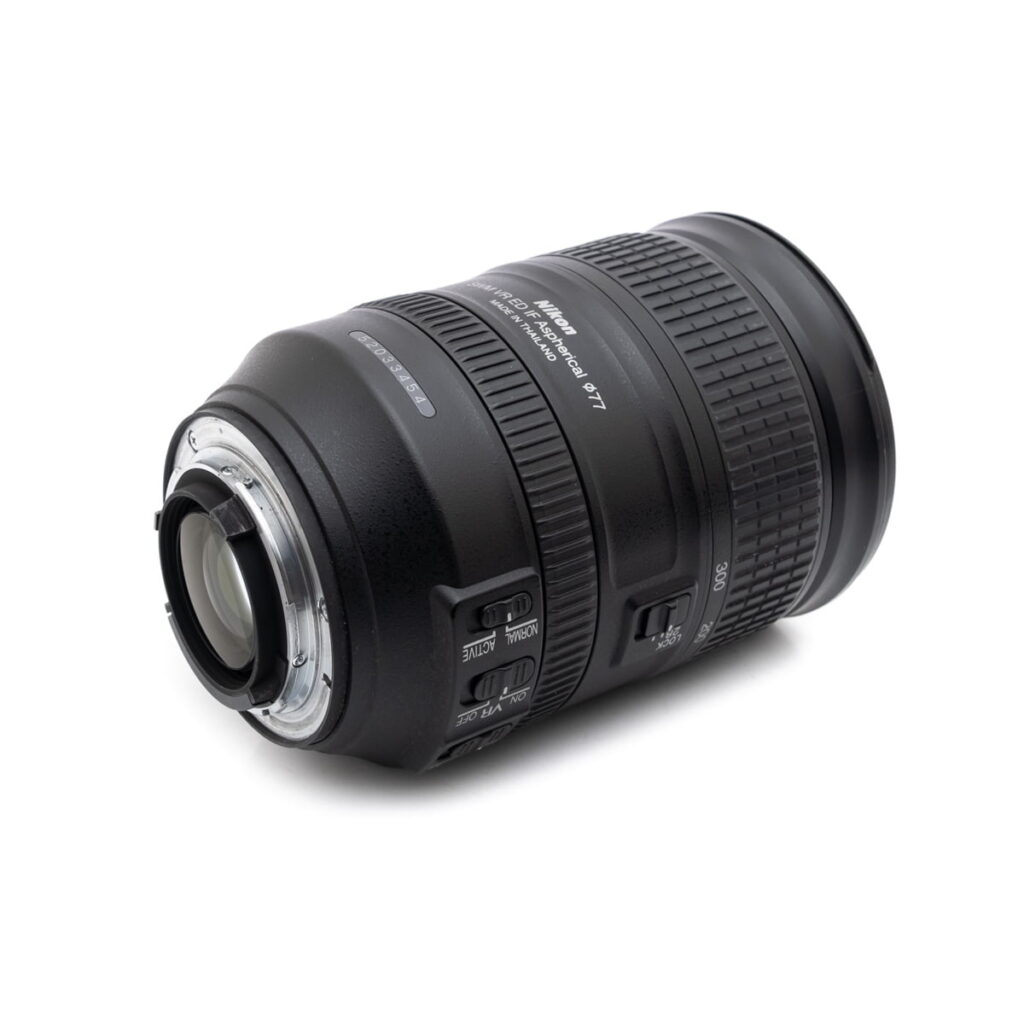 nikon_28-300-3 Nikon AF-S Nikkor 28-300mm f/3.5-5.6 G ED VR - Käytetty