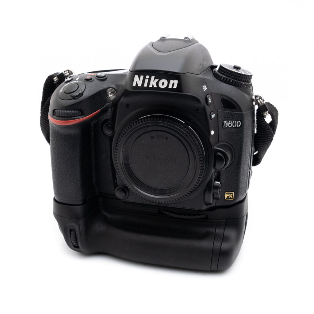 nikon_d600-2 Nikon D600 + akkukahva (SC 18050) - Käytetty