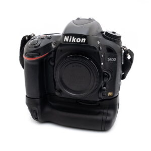nikon_d600-2 Nikon D600 + akkukahva (SC 18050) - Käytetty