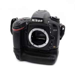 nikon_d600-3 Nikon D600 + akkukahva (SC 18050) - Käytetty
