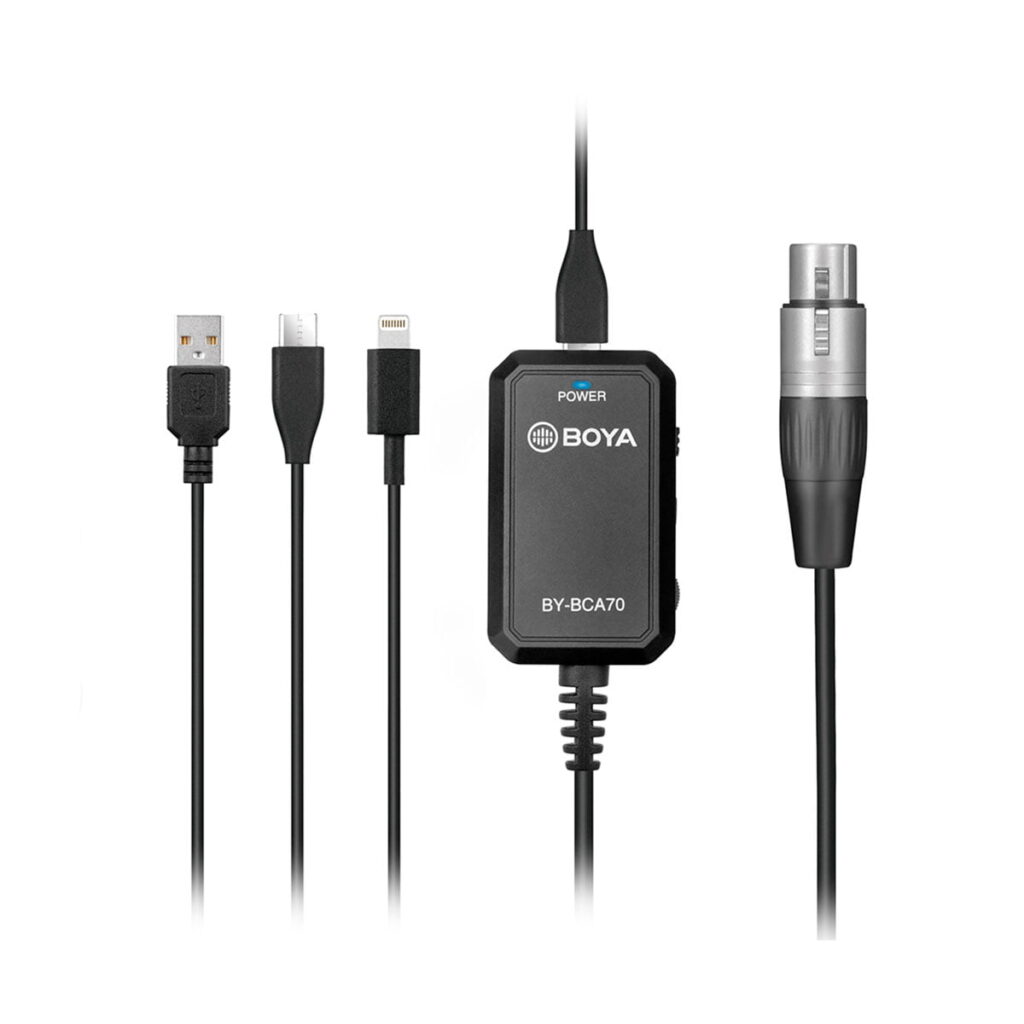 Boya-BY-BCA70 Boya BY-BCA70 XLR - USB-A/C & Lightning -sovitin sisältää USB-A-, micro-USB- ja Lightning-kaapelit, inline BOYA BY-BCA70 -sovittimen ja XLR-liittimen, jotka kaikki näkyvät vierekkäin valkoisella pohjalla.