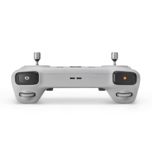 DJI RC Smart Controller -ohjain on harmaa, kompakti ja moderni kauko-ohjain edestä katsottuna, jossa on kaksi ohjaussauvaa, sivupainikkeet ja yläkulman säätimet.