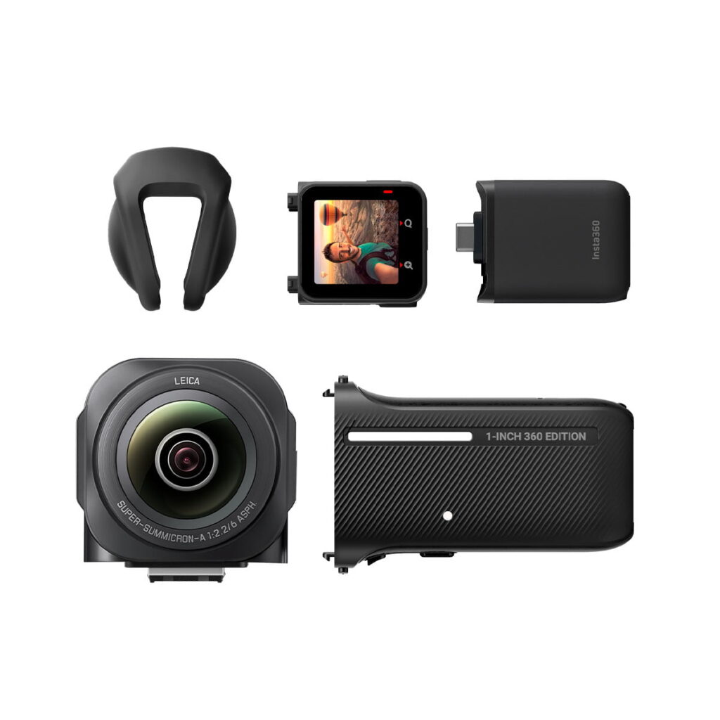 Insta360-One-RS-1-inch-360-edition-4 Insta360 One RS 1" 360 Edition, modulaarinen toimintakamerajärjestelmä, näkyy purettuna viiteen osaan - objektiiviyksikköön, näyttöön, jossa näkyy henkilö, kaareva ote ja elektroniset komponentit - kaikki valkoisella pohjalla.