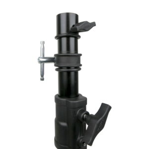 Kupo-Slider-Stand-2 Lähikuva Kupo 161MB Slider Stand -jalustasta, mustasta säädettävästä metallisesta jalustasta, jossa on vivut ja nupit kiinnittämistä varten ja jota käytetään yleisesti valokuvaus- tai valaistuslaitteiden pitämiseen.