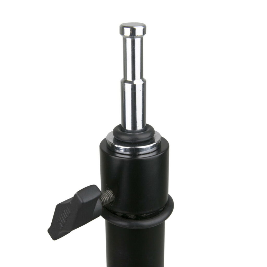 Kupo-Slider-Stand-3 Lähikuva Kupo 161MB Slider Stand -jalustasta, jossa on musta säädettävä metallitanko, jossa on kromattu jatke ja sivukiristysnuppi turvallista asentoa varten.