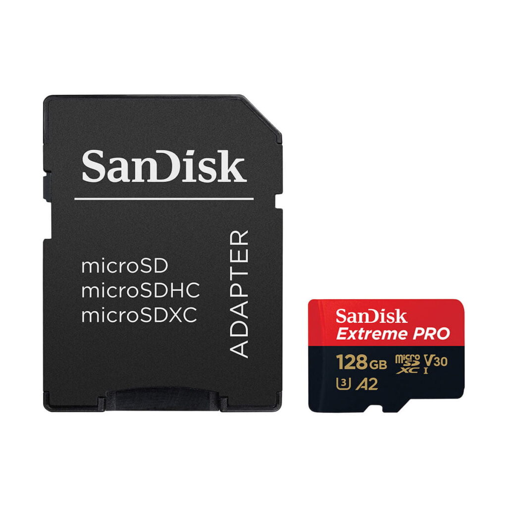 Sandisk-Extreme-Pro-MicroSD-128GB-200MBs-2 Sandisk MicroSD to SD -sovitin on kuvassa Sandisk MicroSDXC 128GB Extreme Pro 200MB/s -muistikortin vieressä, jossa on punainen, musta ja kultainen merkintä.