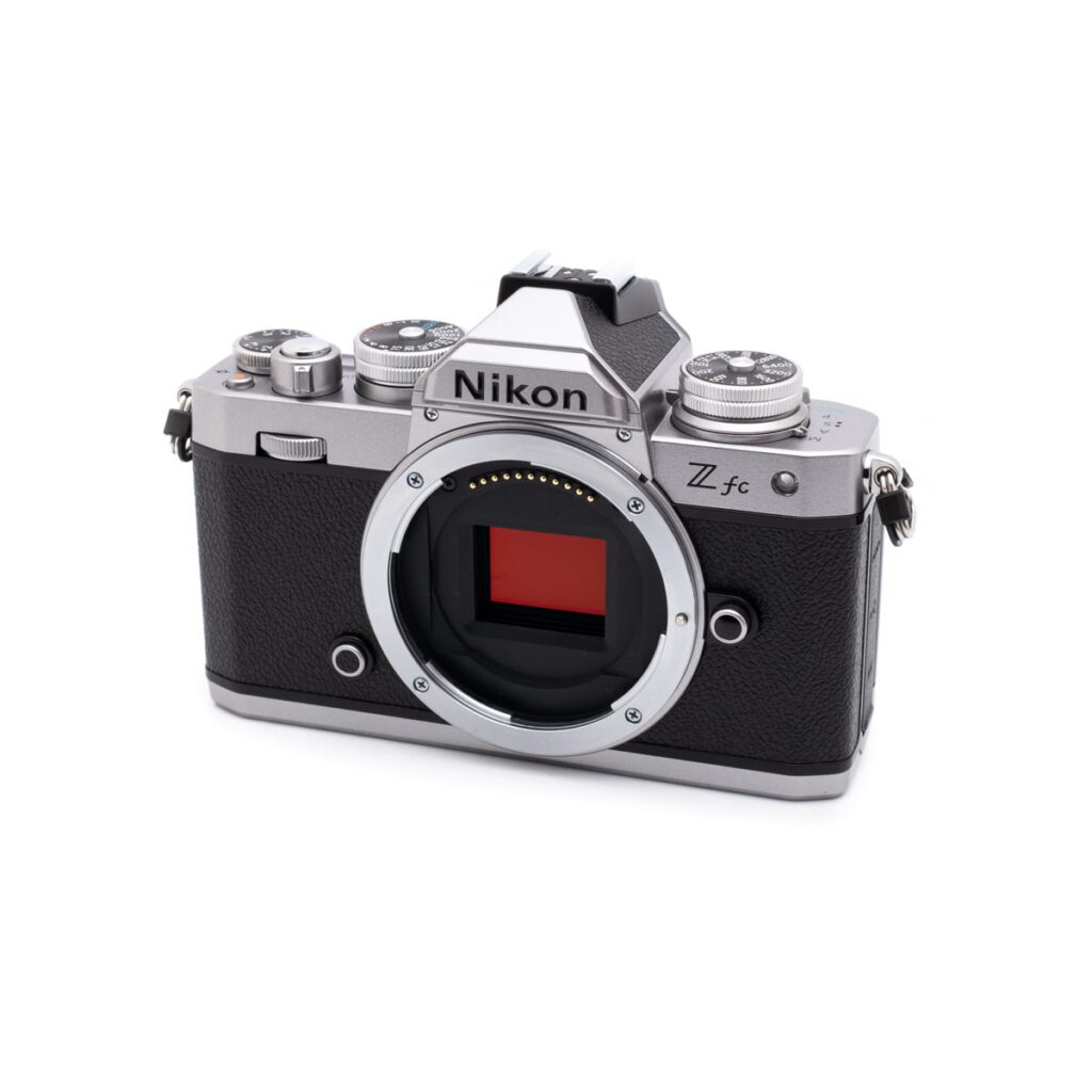 Nikon Z fc (SC 300, Kunto K5, Takuu 12kk) - Käytetty