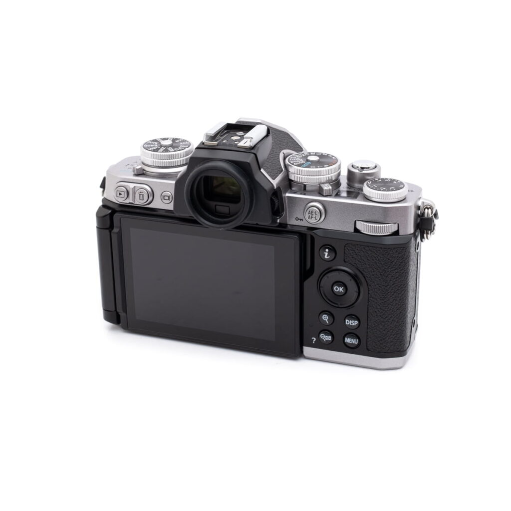 Nikon Z fc (SC 300, Kunto K5, Takuu 12kk) - Käytetty