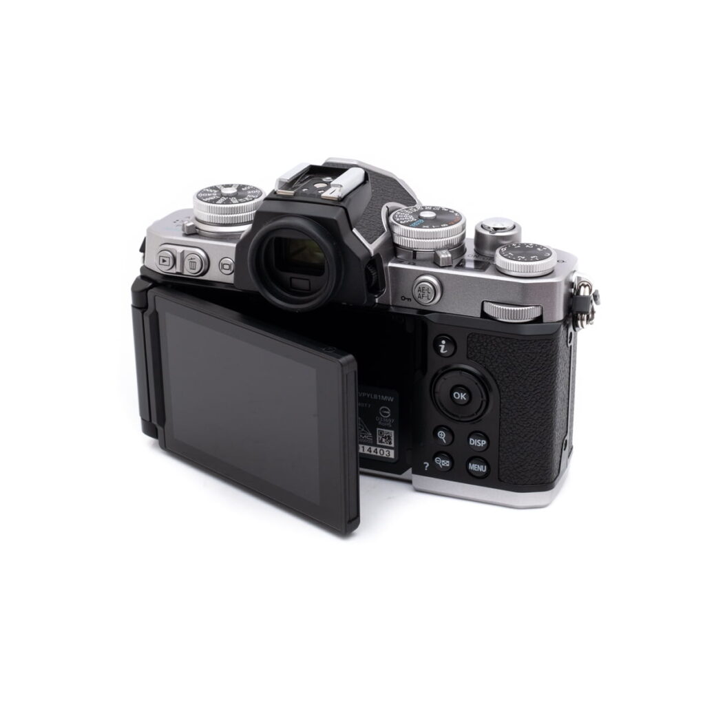 Nikon Z fc (SC 300, Kunto K5, Takuu 12kk) - Käytetty