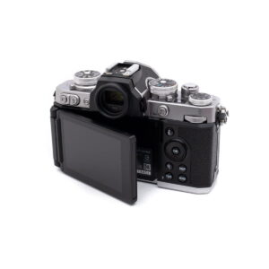 Nikon Z fc (SC 300, Kunto K5, Takuu 12kk) - Käytetty