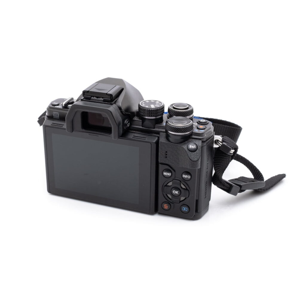 olympus_em10ii-3 Olympus OM-D E-M10 II (SC 1600) - Käytetty
