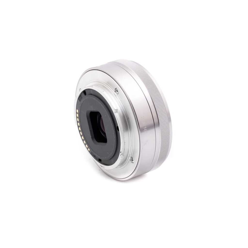 Sony E 16mm f/2.8 (sis.ALV24%) - Käytetty