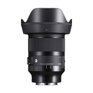 Sigma_20mm_f_1_4_DG_DN_001 The black Sigma 20mm f/1.4 DG DN Art lens, Sony E, with backlight protection, stands vertically on a white background, with its focus rings, aperture rings, switches and branding clearly visible.